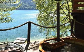 La Cabană By the Lake